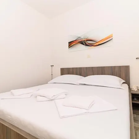 The Place Okrug Gornji * Τρογκίρ