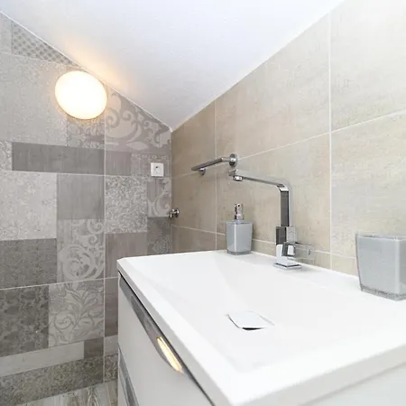 The Place Okrug Gornji