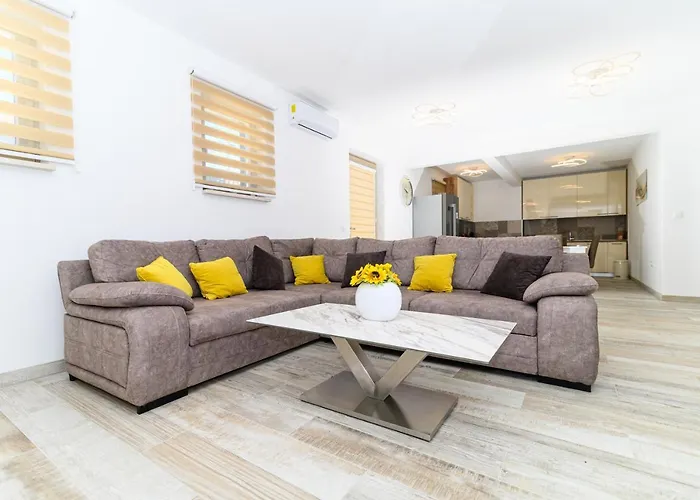 The Place Okrug Gornji Trogir