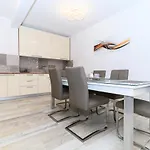アパート The Place Okrug Gornji トロギール
